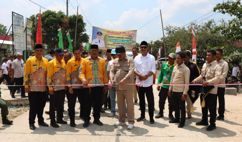 Musa Ahmad Resmikan Jalan Rabat Beton dan Dua Jembatan Di Wilayah Seputih Timur